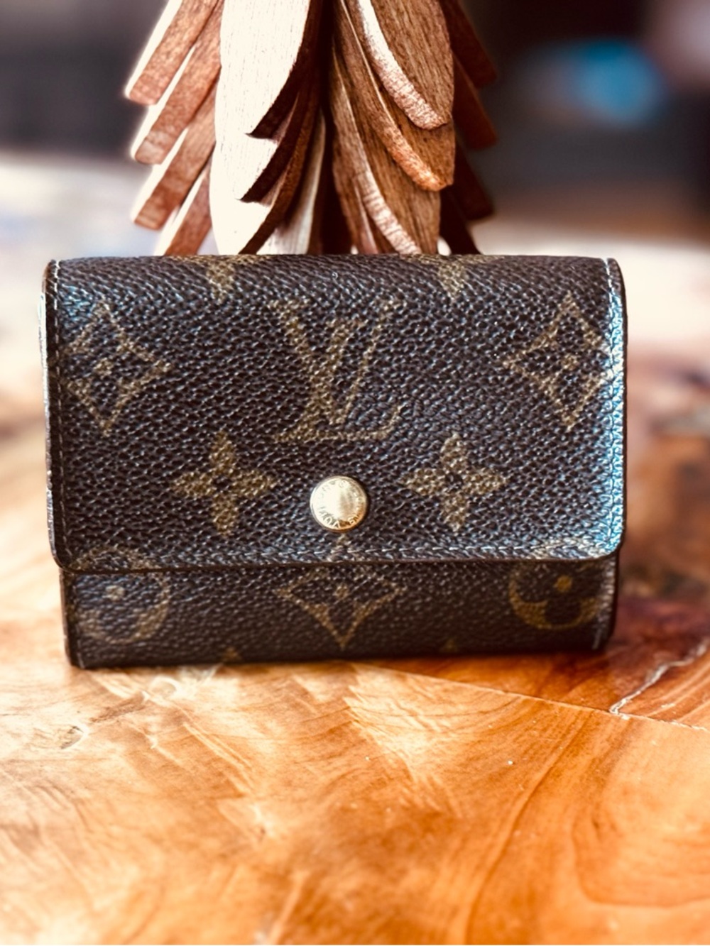 Louis Vuitton Monogram Porte
Monnaie Plat Coin Purse Wallet
Brown/